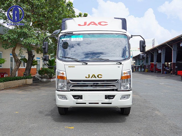 Ngoại thất xe tải Jac n900s Plus vuông vức, cân xứng