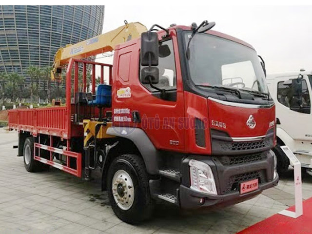 Xe tải Chenglong M3 thùng siêu dài 9m7 gắn cẩu