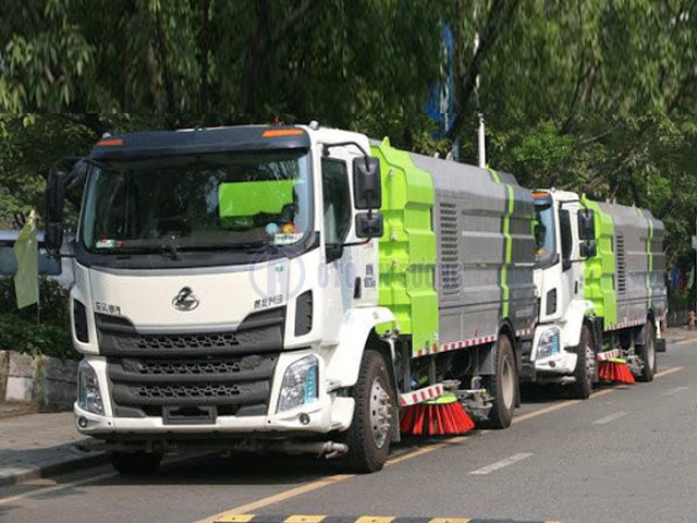 Xe tải Chenglong M3 đóng thùng quét đường