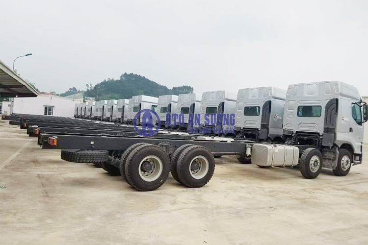 Xe tải Chenglong H7 4 chân trả góp 90%