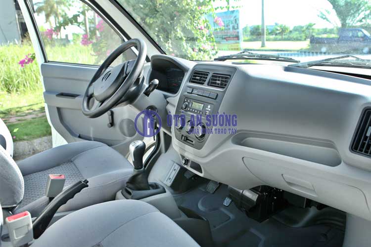 Nội thất xe tải Foton 990kg Gratour trang bị đầy đủ tiện ích