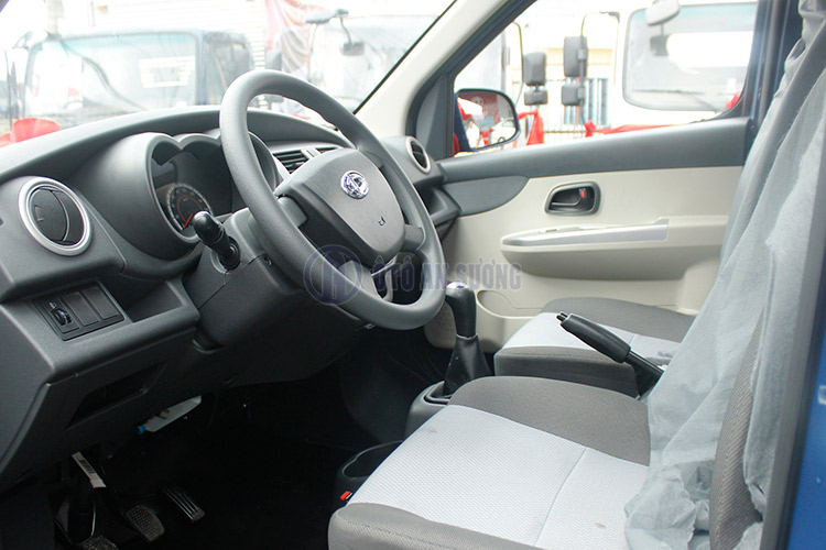 Nội thất xe tải Tera 100 thùng cánh chim