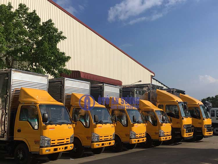 Xe tải Isuzu chở Pallet Vĩnh Phát