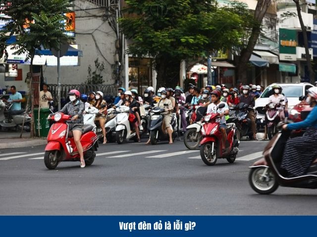 Vượt đ&egrave;n đỏ l&agrave; h&agrave;nh vi t&agrave;i xế tiếp tục di chuyển khi t&iacute;n hiệu đ&egrave;n đ&atilde; chuyển sang m&agrave;u đỏ