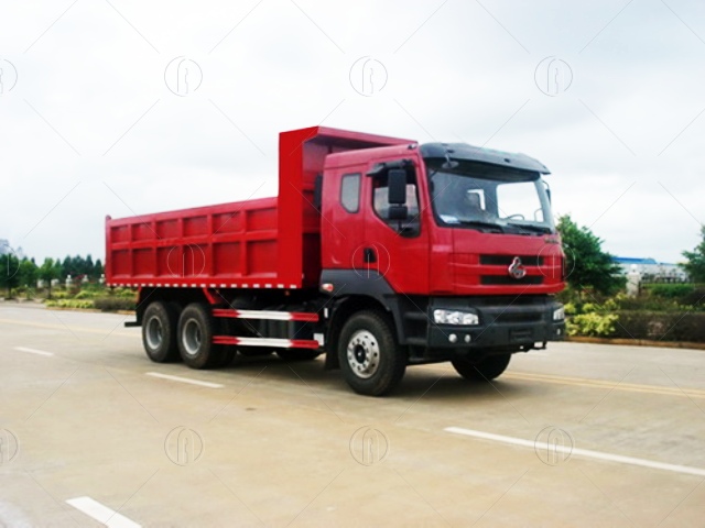 Xe ben Chenglong 3 chân 25Tsử dụng động cơ YC6M375-33