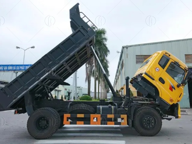 Thùng ben có kích thước 4m4 chuyên chở cát, đất, đá,..