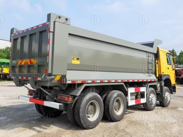 Khung gầm chắc chắn xe ben TMT cửu long 4 chân sinotruk 17T
