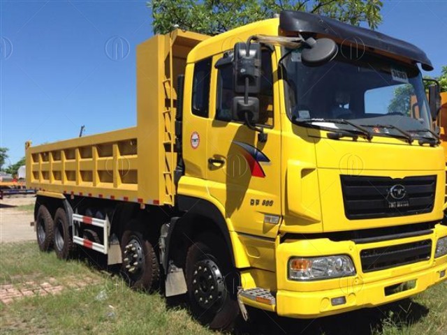 Ben Dongfeng 4 chân 300 mã lực phù hợp công trình lớn và đường đèo dốc
