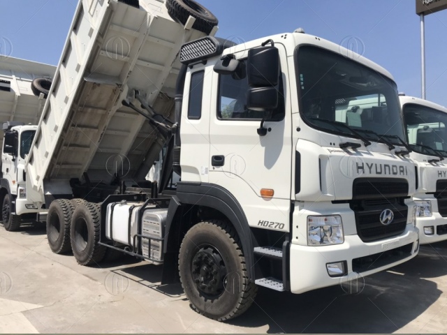Hyundai 3 chân 15 tấn sở hữu thiết kế đầu cabin vuông hiện đại