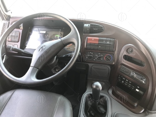 Nội thất xe ben Hyundai 15 tấn HD270