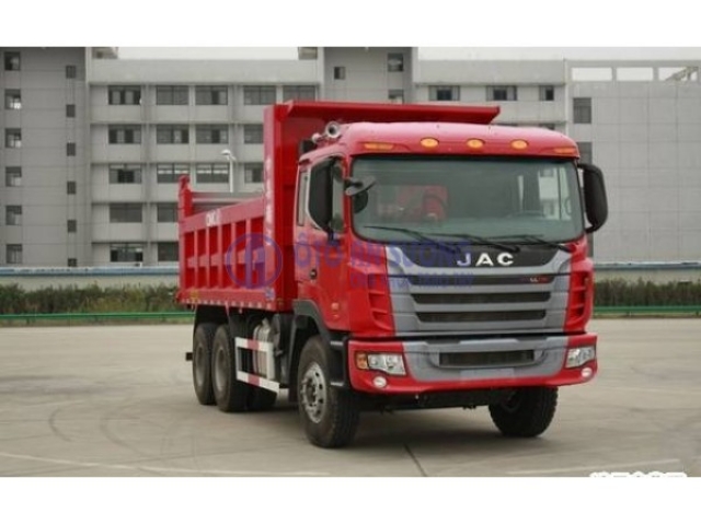 Thùng xe ben Jac chở đa dạng hàng hóa