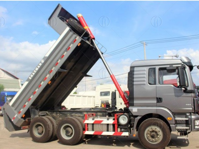 Thùng xe ben shacman có khả năng tải lên tới 13 tấn Thùng xe ben shacman có khả năng tải lên tới 13 tấn