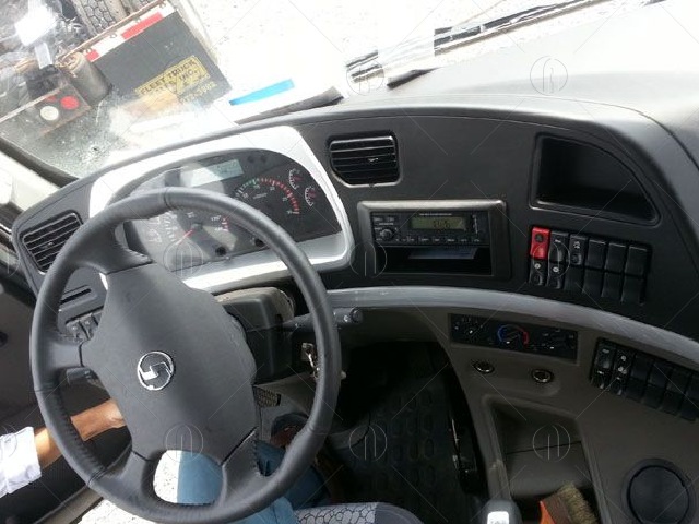 Nội thất xe tải tự đổ Shacman M300 bố trí khoa học Nội thất xe tải tự đổ Shacman M300 bố trí khoa học