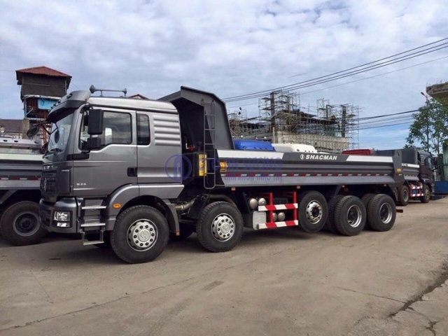 Nội thất xe ben shacman 5 chân 20T đầy tiện nghi
