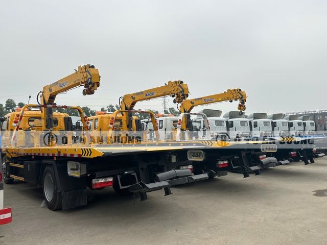  Xe cứu hộ Dongfeng 3 chức năng trang bị sàn trượt có thể hạ xuống với góc nghiêng 40º 
