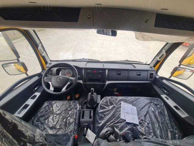 Kh&ocirc;ng gian cabin của xe cứu hộ s&agrave;n trượt Dongfeng c&oacute; đầy đủ tiện nghi