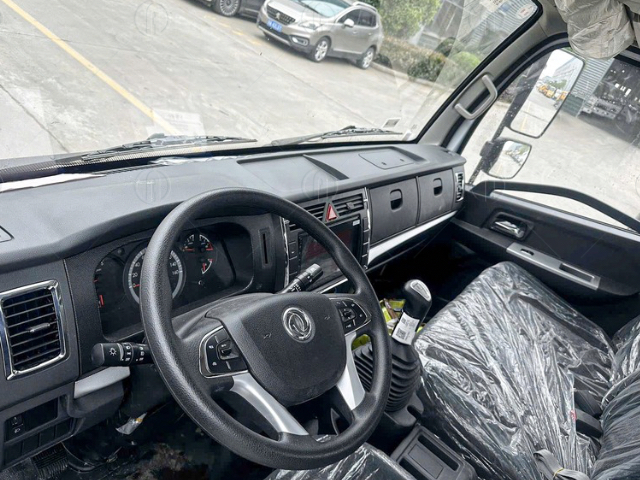 Kh&ocirc;ng gian cabin của xe cứu hộ s&agrave;n trượt Dongfeng c&oacute; đầy đủ tiện nghi