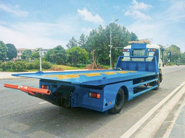 Xe cứu hộ giao th&ocirc;ng 2 chức năng Isuzu s&agrave;n 5m6 được trang bị hệ thống cứu hộ hiện đại