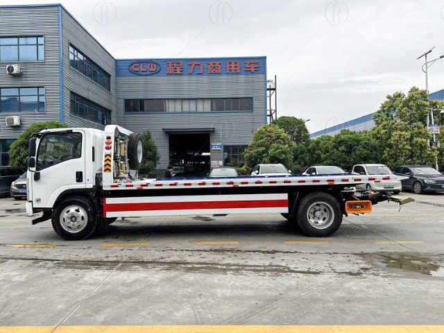 Giá xe cứu hộ 2 chức năng Isuzu sàn 6m4 Giá xe cứu hộ 2 chức năng Isuzu sàn 6m4