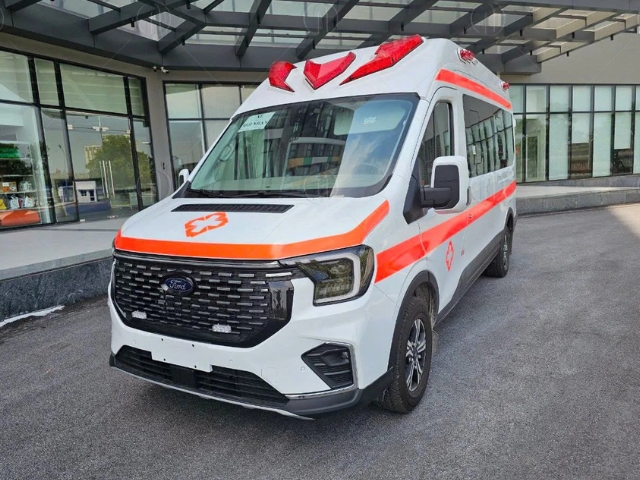 Trang bị 2 loại động cơ xăng và dầu, di chuyển linh hoạt trên các tuyến đường dài Trang bị 2 loại động cơ xăng và dầu, di chuyển linh hoạt trên các tuyến đường dài