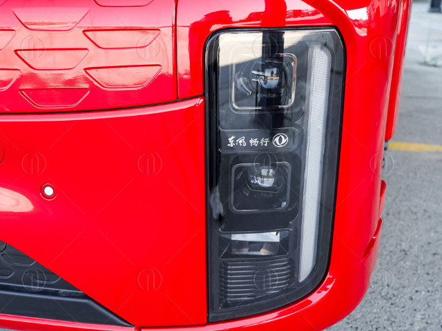 Cụm đèn led Dongfeng Bright X9 được bố trí dọc Cụm đèn led Dongfeng Bright X9 được bố trí dọc