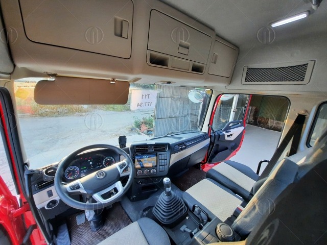 Không gian cabin của xe đầu kéo Dongfeng X3 290HP 12 cấp được thiết kế hiện đại