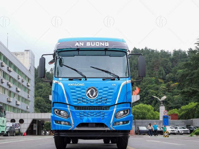 Xe đầu kéo Dongfeng X3 290 HP 12 cấp hiện đang là lựa chọn ưu tiên của nhiều doanh nghiệp