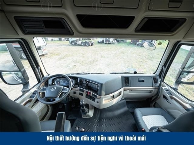 Cabin nội thất của đầu k&eacute;o ChengLong H5 360HP được thiết kế hướng đến sự tiện nghi cho t&agrave;i xế