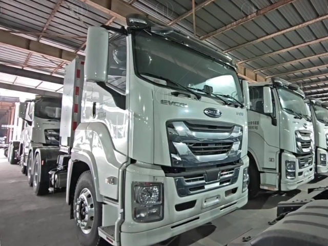 Xe đầu kéo điện Isuzu Qingling EVC61 có khả năng kéo tải lên đến 38 tấn Xe đầu kéo điện Isuzu Qingling EVC61 có khả năng kéo tải lên đến 38 tấn