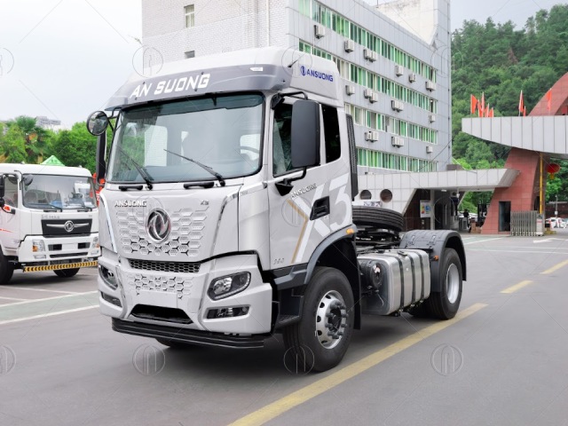 Mặt trước xe đầu kéo Dongfeng X3