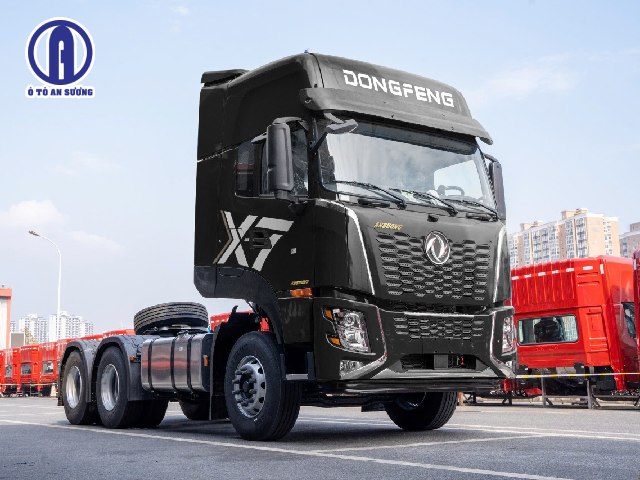 Xe đầu kéo Donfeng X7 màu đen chính diện