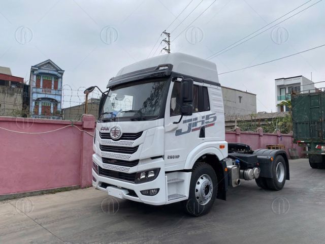 Xe đầu kéo Faw JH5 260HP có khả năng kéo theo tối đa lên tới 31.885 kg Xe đầu kéo Faw JH5 260HP có khả năng kéo theo tối đa lên tới 31.885 kg