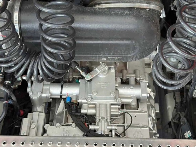 Hộp số 12 số tiến 2 số lùi giúp chuyển số linh hoạt Hộp số 12 số tiến 2 số lùi giúp chuyển số linh hoạt