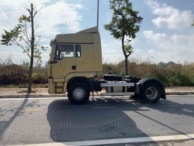 Shacman H3000S 340HP có khả năng kéo theo rơ-moóc lên đến 38 tấn Shacman H3000S 340HP có khả năng kéo theo rơ-moóc lên đến 38 tấn