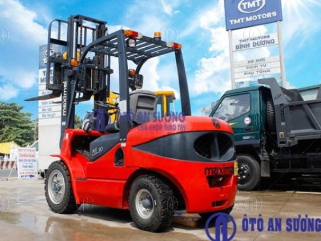 Xe n&acirc;ng m&aacute;y dầu động cơ isuzu 