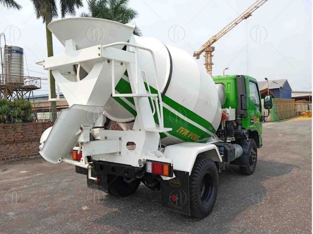 Xe ô tô trộn bê tông Hoa Mai có kích thước tổng thể 5320 x 1870 x 2740 mm