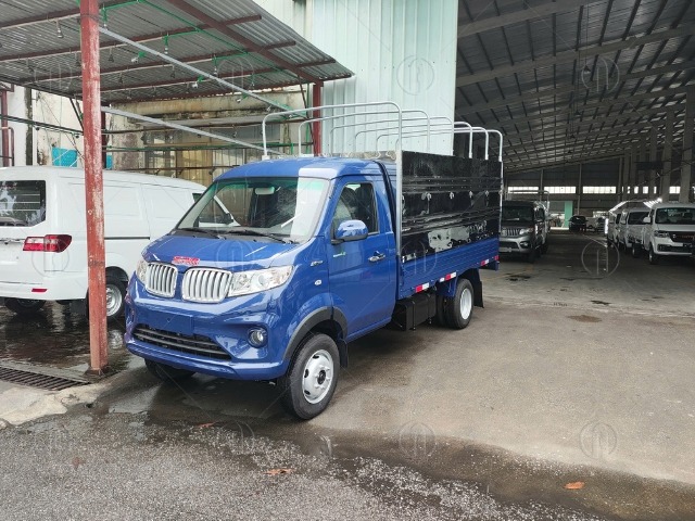 Xe tải 1.5 tấn SRM S1 thùng dài 3m có thiết kế gần giống như xe tải SRM T30