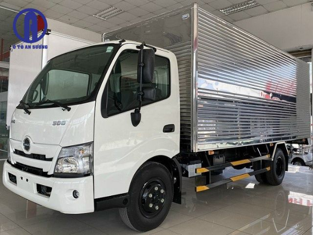 Xe tải 1.9 tấn Hino 300