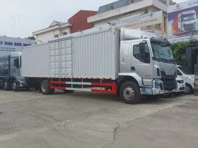 Thùng kín, bảo vệ hàng hóa tối ưu của xe tải chenglong 2 chân M3 220HP chỉ tải 7T2 Thùng kín, bảo vệ hàng hóa tối ưu của xe tải chenglong 2 chân M3 220HP chỉ tải 7T2