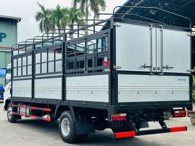 Thùng hàng rộng rãi chở được nhiều loại hàng hóa
