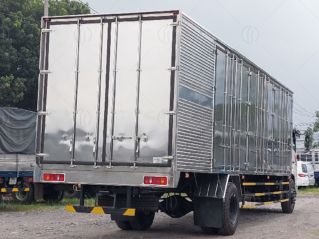Xe tải thùng Dongfeng 7T75 thùng kín 9 mét 7 Xe tải thùng Dongfeng 7T75 thùng kín 9 mét 7