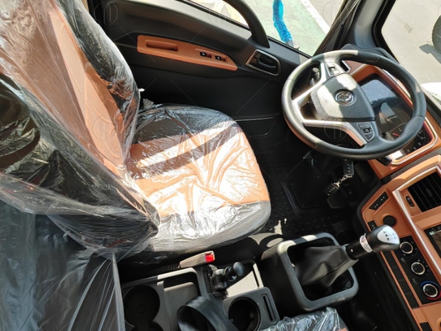 Nội thất trang bị đầy đủ tiện nghi, mang lại không gian thoải mái cho tài xế Nội thất trang bị đầy đủ tiện nghi, mang lại không gian thoải mái cho tài xế