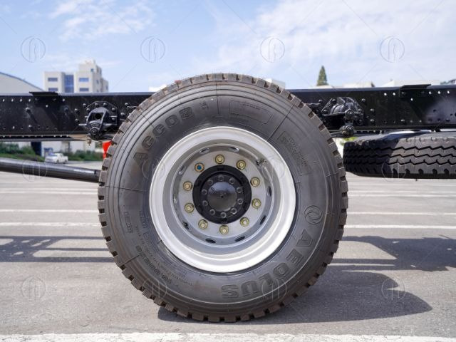 Lốp xe tải Dongfeng X3 180HP sử dụng lốp 10.00R20 (trước/sau) Lốp xe tải Dongfeng X3 180HP sử dụng lốp 10.00R20 (trước/sau)