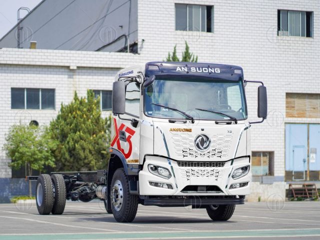 Xe tải Dongfeng X3 180HP thùng 10m màu trắng