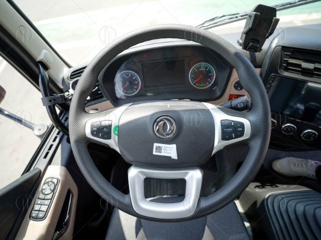 Xe tải Dongfeng X3 180HP thùng 8m2 còn được đầu tư kỹ lưỡng về nội thất