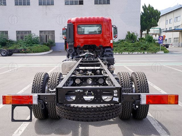 Khung gầm xe tải Dongfeng X3 180HP cứng cáp Khung gầm xe tải Dongfeng X3 180HP cứng cáp