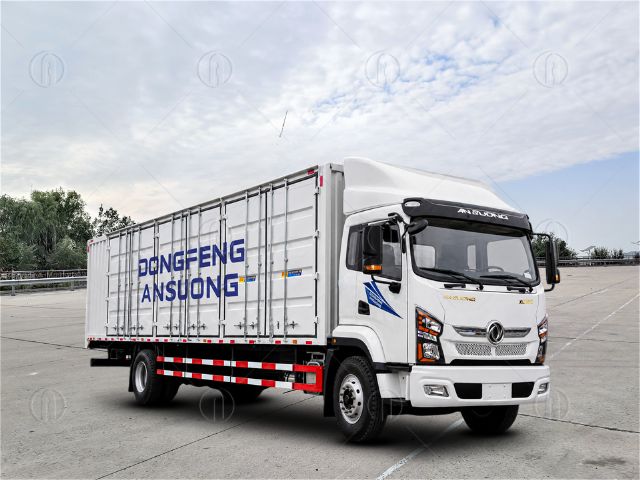 Mặt ga-lăng dạng lưới tổ ong ấn tượng Mặt ga-lăng dạng lưới tổ ong ấn tượng