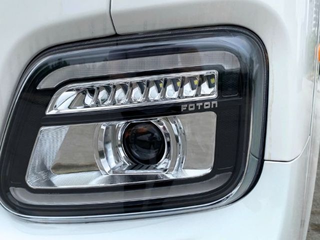 Xe được trang bị cụm đ&egrave;n pha projector cung cấp luồng s&aacute;ng tập trung