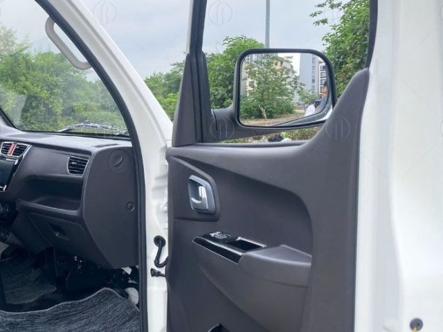 Cụm gương chiếu hậu g&oacute;c rộng gắn trực tiếp tr&ecirc;n cửa xe mang lại tầm quan s&aacute;t quang đ&atilde;ng