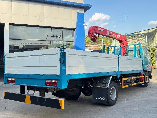 Cần cẩu tự hành UNIC V343K có khả năng nâng hàng lên đến 3 tấn Cần cẩu tự hành UNIC V343K có khả năng nâng hàng lên đến 3 tấn